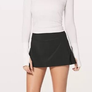 Lululemon Play Off the Pleats Mid-Rise Skirt size 4